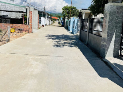 Đất Gần chợ Ái Nghĩa, ngang 8-10m giá 950tr/ lô