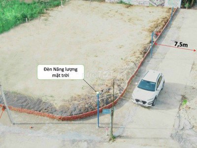 3 Lô gần chợ, gần trường, giá 2tr7/m2( sổ mơi)