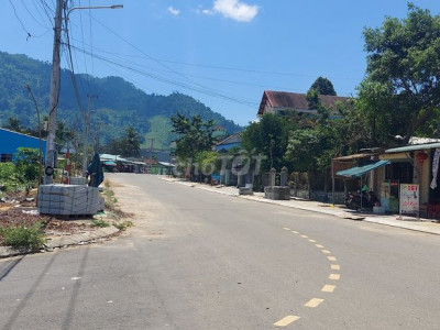 Đất Mặt Tiền Cổng Chính Chợ 120m2- Phạm Văn Đồng