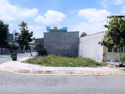 CC Bán lô góc 2 mặt tiền ngay QL1A, Giá sập hầm