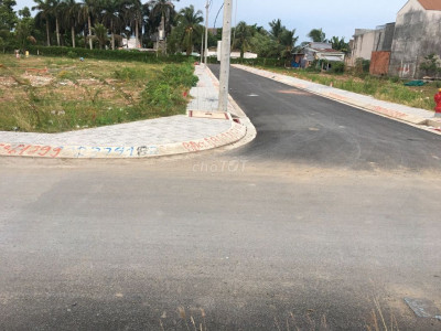 Sập Hầm Lô Góc DT: 138m2 Ngay Chợ Trung Tâm - QL1A