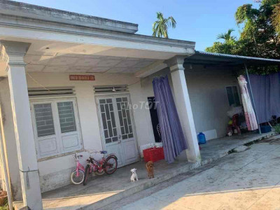 Nhà cấp 4 . Hẻm Oto . 3 phòng ngủ