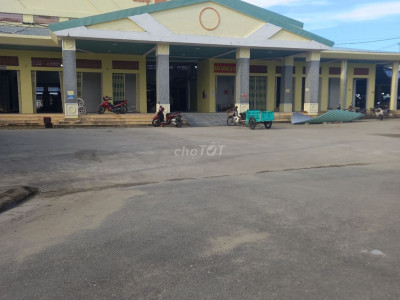 Mặt tiền khu phố chợ Bà Rén