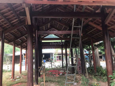 Nhà sân vườn , mái ngoái , gỗ vip