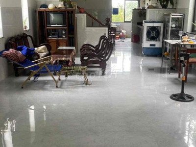 nhà mới xây còn trống ưu tiên cho những cặp vợ chồng