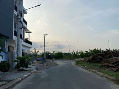 Cho thuê đất mặt tiền 10x20