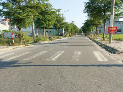 CHO THUÊ ĐẤT DÀI HẠN 2 MẶT TIỀN CÓ CÔNG VIÊN SAU, THÔNG THOÁNG.