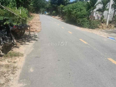 Cần bán lô đất mặt tiền quốc Lộ qh 27m, ngang 6 dài 30, có 60m đất ở,