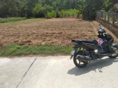 sụp hầm cần bán lô đất mặt tiền đường đt 611 đường rộng 10m5