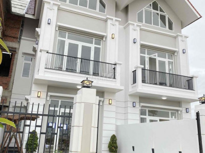 Cho thuê căn biệt thự hoa sứ khu Vịnh An Hoà full nội thất