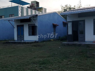 Nhà c4 như , view sông , view đồng . Có sân vườn , thoáng mát .