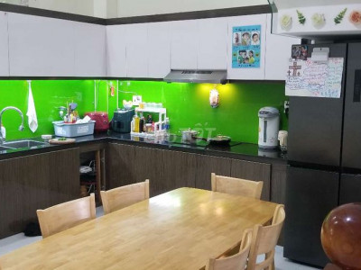 Cho thuê nhà phố, 137m2, 3 phòng ngủ, 2 phòng vệ sinh, nội thất đầy đủ