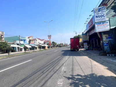 Cho thuê mặt bằng kinh doanh kèm nhà cấp 4 có phòng ngủ, nhà VS riêng