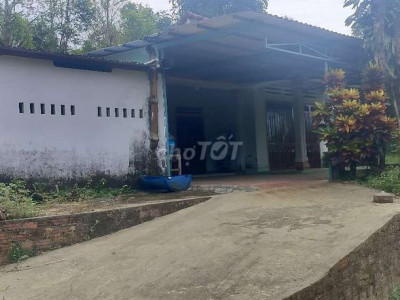 Bán nhà vườn 4000m2 có 400 đất ở có nhà cấp 4 còn mới điện nước đầy đủ