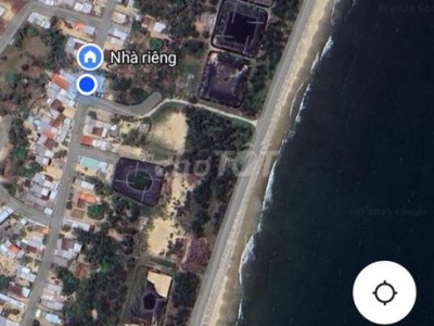 Nhà ở mặt đường chính ra biển cách 100 m .cách sân bay chu lai 5km