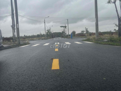 Gia đình  Cần Bán lô Đất đường 7m5 gần Biển Đà Nẵng giá  chỉ 2.950 tỷ