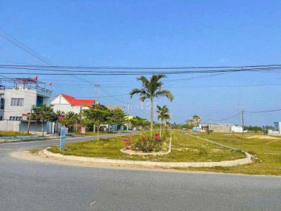 mặt tiền đường Trịnh Hoài Đức, lô sạch đẹp