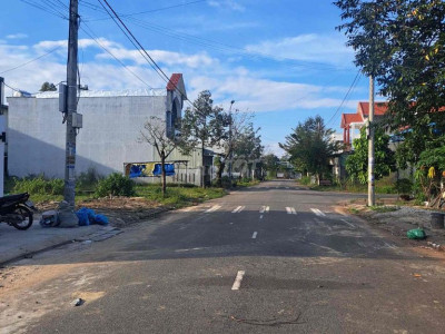 Đường 7m5 khu đô thị Điện Ngọc-Gần FPT