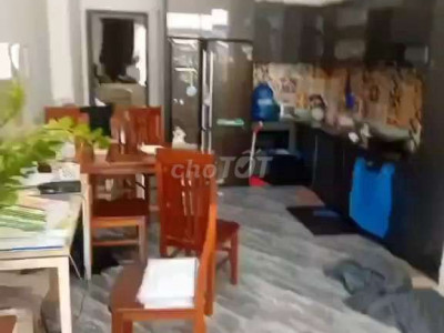 NHÀ 2 TẦNG 2PN RỘNG RÃI MẶT TIỀN KHỐI PHỐ GIANG TẮC