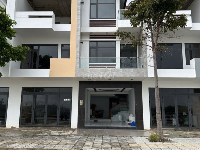 nhà 3 tầng - Mặt tiền QL1A - KDC Phong Nhị - Sổ sẵn sở hữu lâu dài.