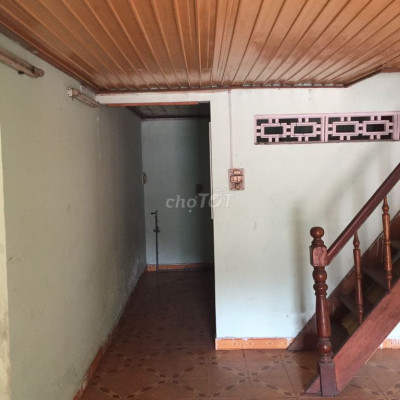 Cho thuê nhà cấp 4 mặt tiền đường nguyền hoàng
