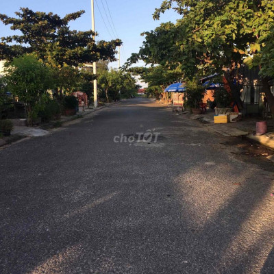 Bán đất Bến Trễ đường 13m. DT: 100m2