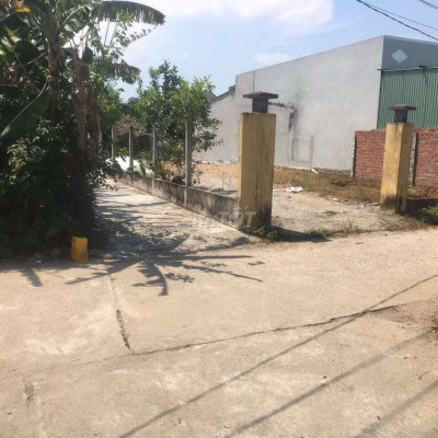 Đất thổ cư 200 m2  đã có sổ hồng, 100 m2 đất ở