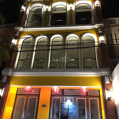 Nhà 4 tầng Mặt Tiền khu Chợ Đêm Nguyễn Hoàng