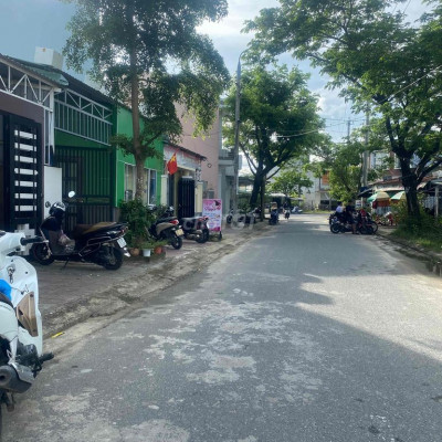 Ngay chợ Đầu Mối Điện Ngọc. kinh doanh sầm uất