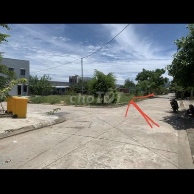 Bán lô góc 140m2 trung tâm thị trấn Ái Nghĩa