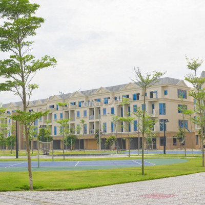 Cắt lỗ lô đất đối diện công viên, sạch sẽ.