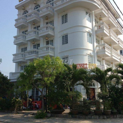 BÁN KS GIÁ SỤP HẦM NGAY GIỮA LÒNG PHỐ CỔ HỘI AN