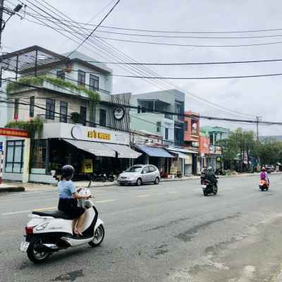 CẦN BÁN  NHÀ 2 MẶT TIỀN