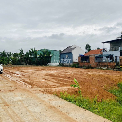 Bán Đất Thị Trấn DT:150m2 nở hậu