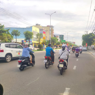 Đất sổ đỏ 100m2 , đường Quốc lộ 1A, 900 triệu/nền