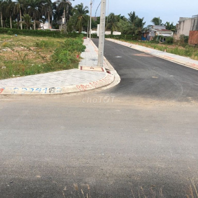 Sập Hầm Lô Góc DT: 138m2 Ngay Chợ Trung Tâm - QL1A