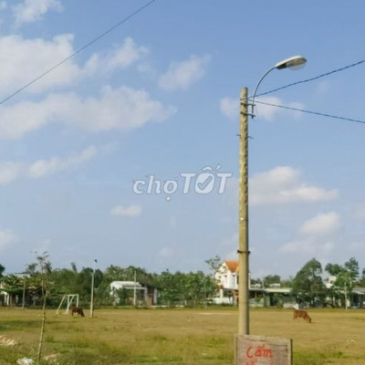 sát vách ĐN gần ngã tư chợ Lệ Trạch vào nở hậu 8m