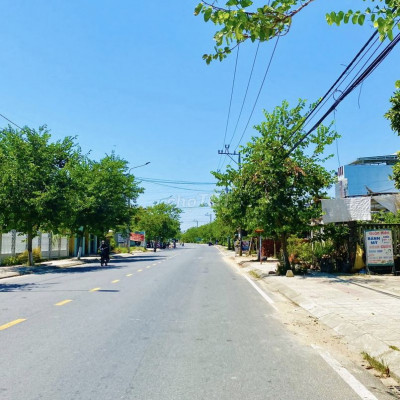 SỤP HẦM lô 150m2 mặt tiền đường 7m5 sát Phong Thử