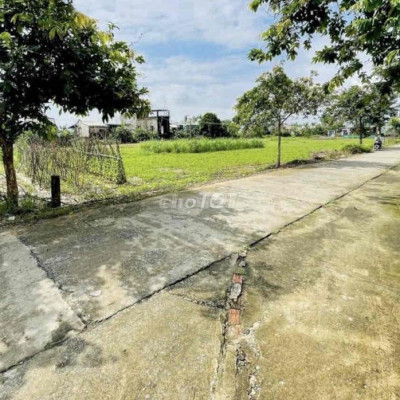 Đất đối diện UBND , chợ , trường học giá 6xx