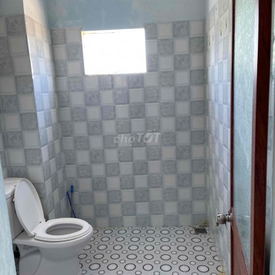 cho thuê phòng tầng 2 có lối đi riêng