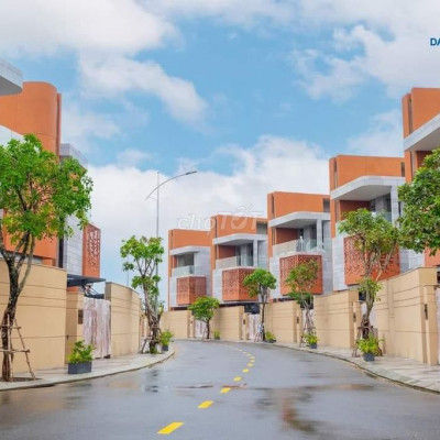 Biệt thự ven sông 300m2 3 tầng full hồ bơi Đà Nẵng