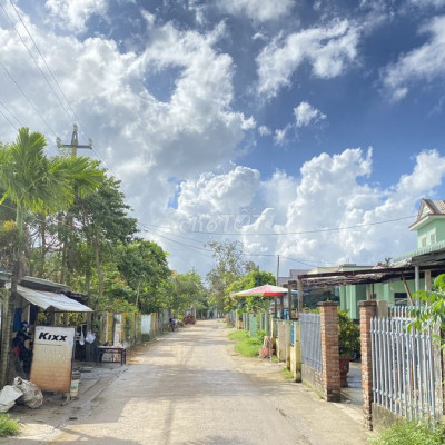 Bán đất mặt tiền ngang 6m gần Trạm Thu Phí,sát chợ