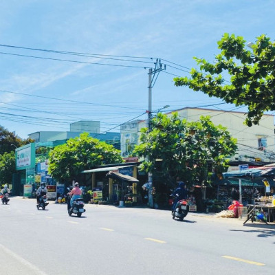 Mua đất tặng vàng - Lô cực đẹp sát chợ Phong Thử