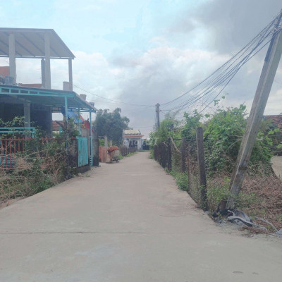 Bê tông ô tô Điện Nam Bắc. Nhà cửa đông đúc