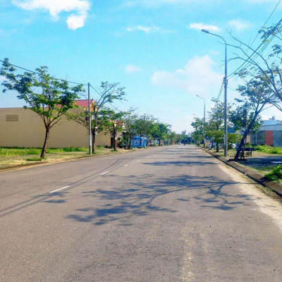 90m2 đường 7m5 đối diện công viên KDT An Phú Quý.