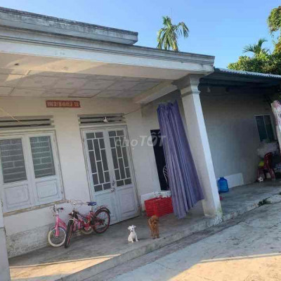 Nhà cấp 4 . Hẻm Oto . 3 phòng ngủ