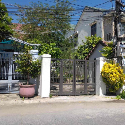 Cho thuê nhà 2 tầng 3 phòng ngủ có sân vườn