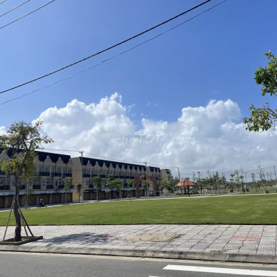 Cần bán lô đường 20.5 thông biển,lô đẹp, sụp hầm.