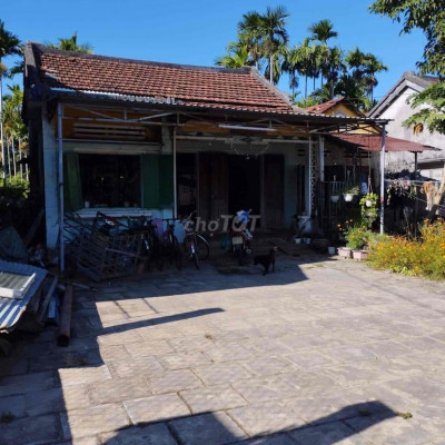 Nhà cho thuê cấp 4. nhà có sân vườn rộng rãi.