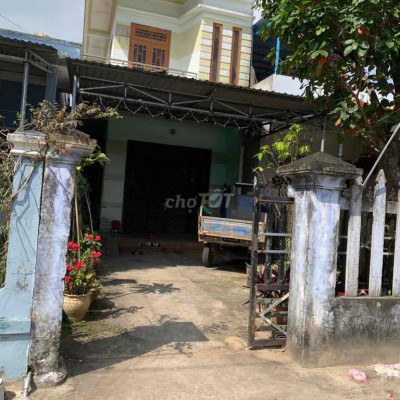 Bán nhà 2 tầng bê tông chính Điện Ngọc giá rẻ